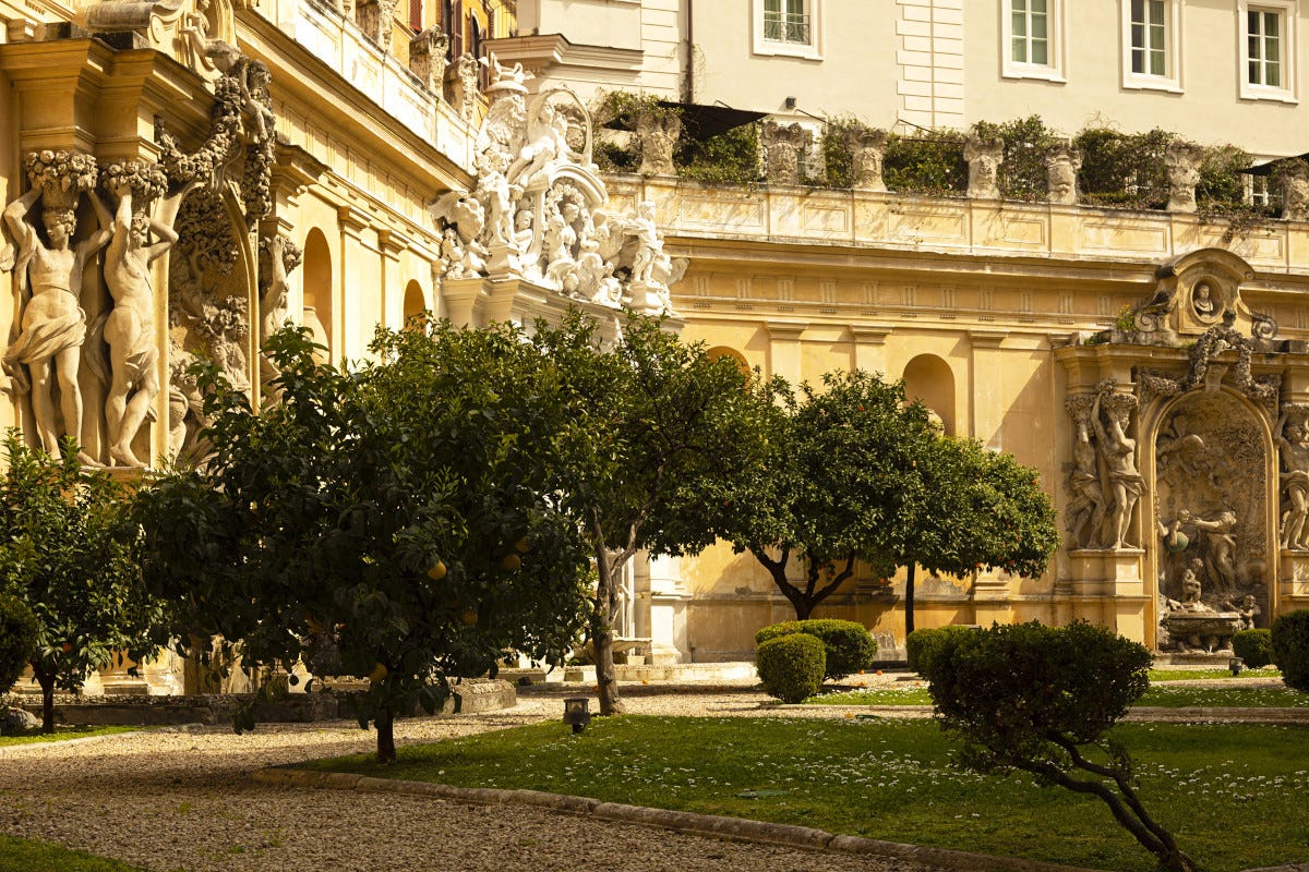 Il giardino privato di Palazzo Borghese (foto di Mattia Aquila) Hotel Vilòn a palazzo Borghese soggiorni tra l'arte e la storia di Roma