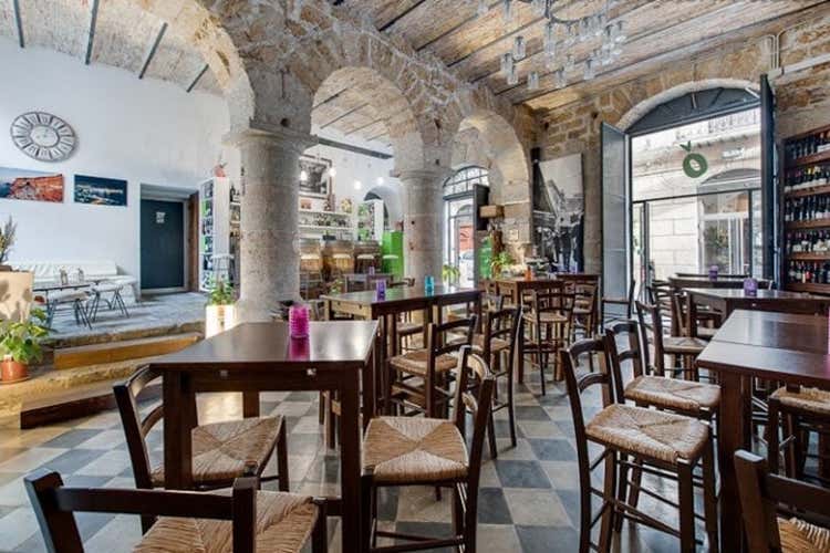 Osteria Ballarò - Palermo fa i conti con le restrizioni I locali della movida chiedono aiuti Osteria Ballarò - Palermo fa i conti con le restrizioni I locali della movida chiedono aiuti