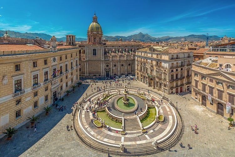 Il centro di Palermo - Il ritorno dei turisti vaccinati Dagli Usa prenotazioni in Sicilia