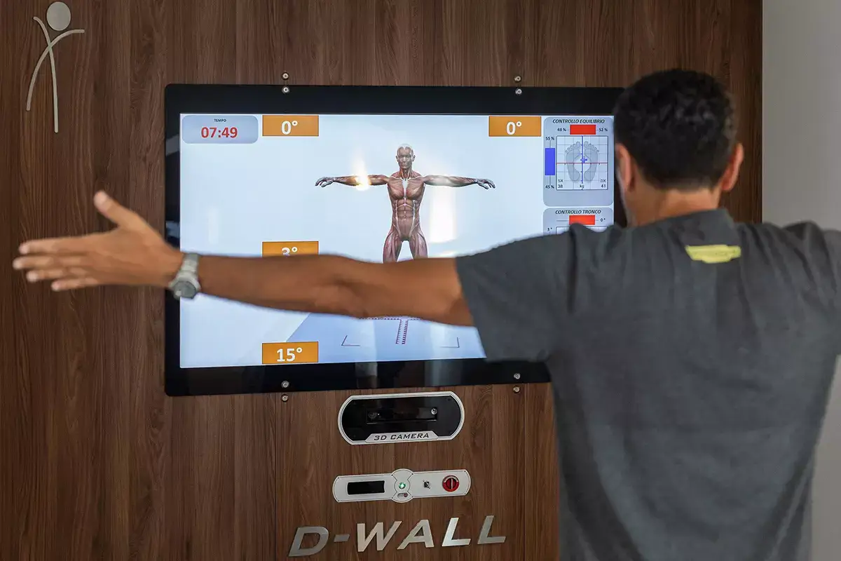Palazzo BN &egrave; il primo hotel di lusso a disporre di un D-Wall, uno specchio digitale e di tecnobody Da banca a hotel: la storia del Palazzo BN di Lecce