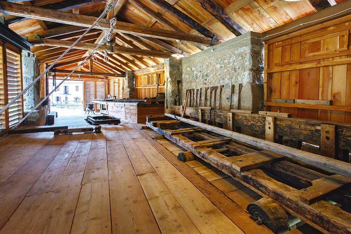 In Carnia, il borgo che racconta le tradizioni di un popolo attraverso il legno In Carnia, il borgo che racconta le tradizioni di un popolo attraverso il legno