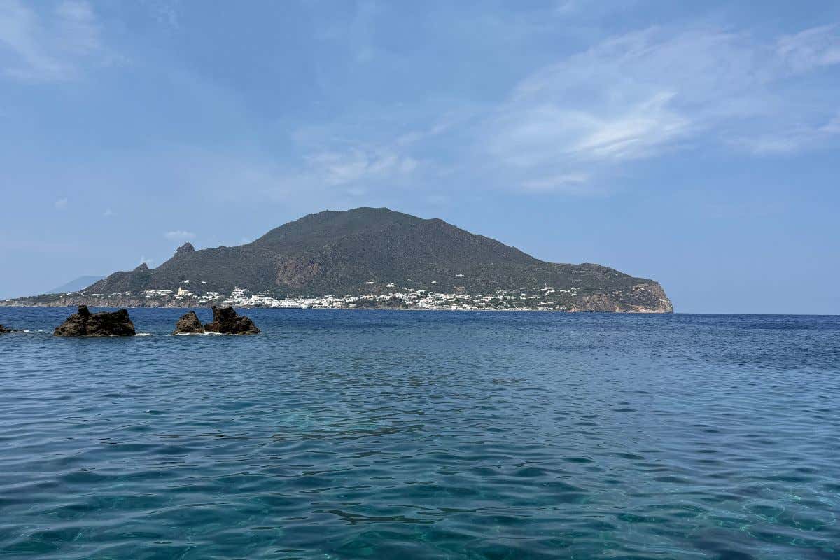 Island hopping alle Eolie: un viaggio tra le meraviglie di un arcipelago mitico Island hopping alle Eolie: un viaggio tra le meraviglie di un arcipelago mitico