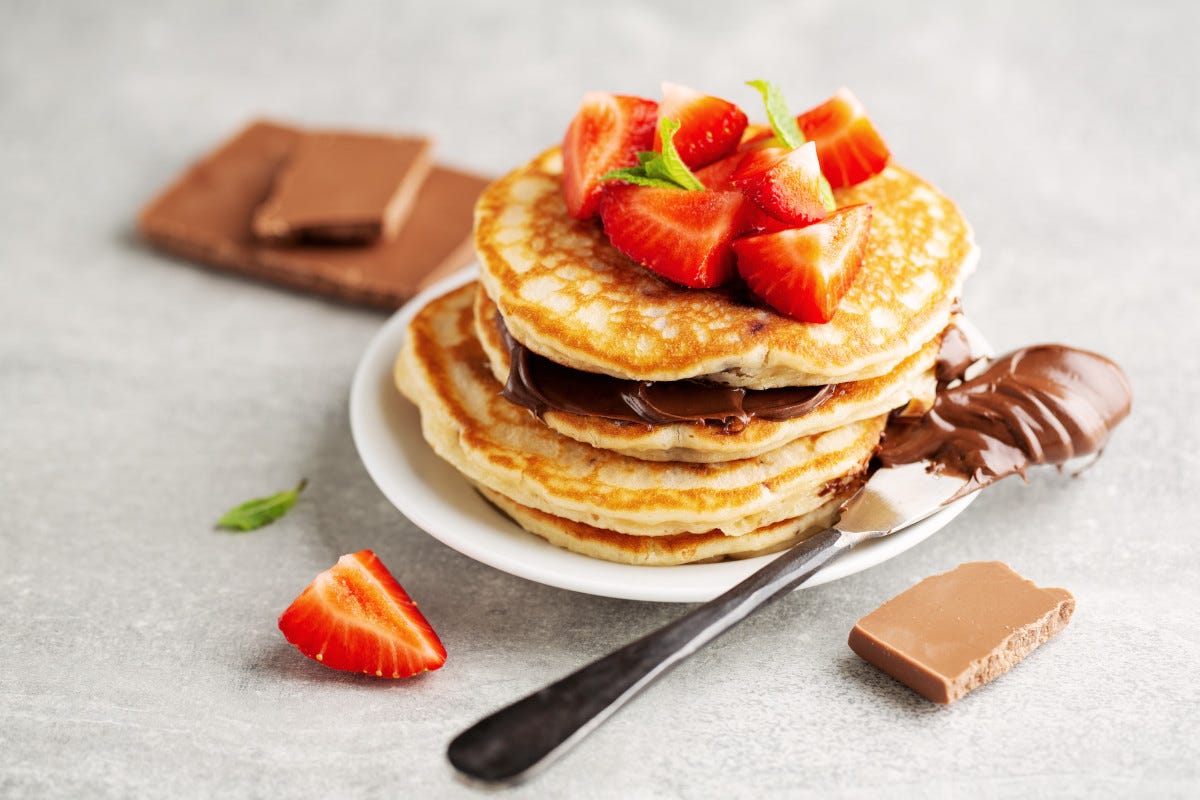 Pancake con Nutella (e frutta) Grandi e piccini (golosi) festeggiano la giornata mondiale della Nutella