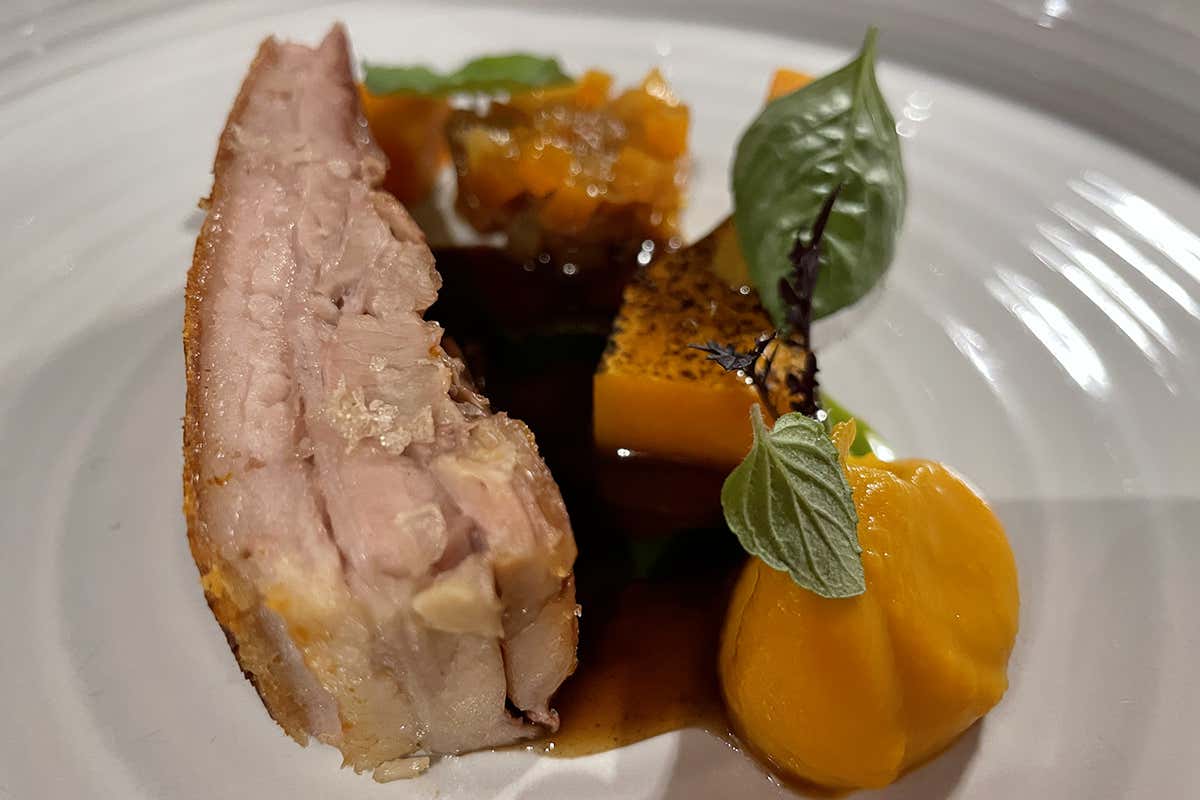 Pancetta di maialina bio, zucca in consistenze Orto by Jorg Giuliani, strano (ma riuscito) abbinamento tra Liguria e Alto Adige