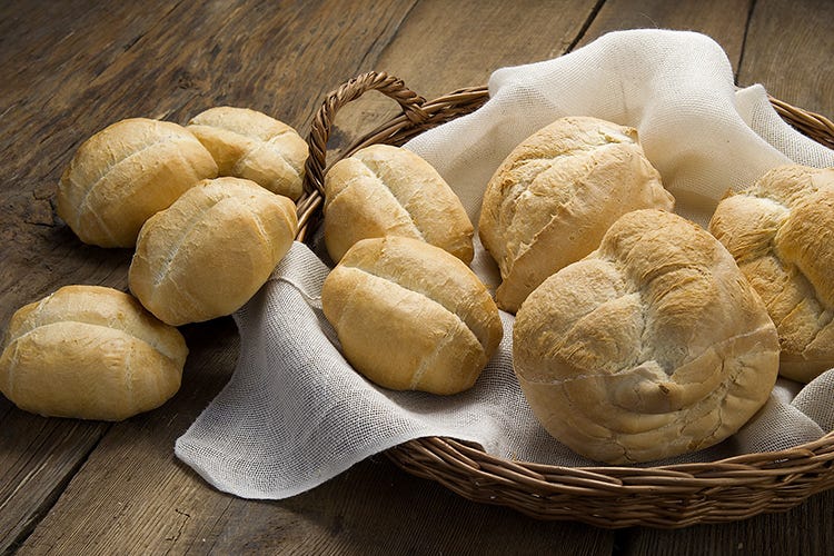 Il pane, per l’italiano, significa casa, famiglia, tradizione, ristoro Crisi, apprezzare le cose semplici Il pane in tavola,  10% di consumi
