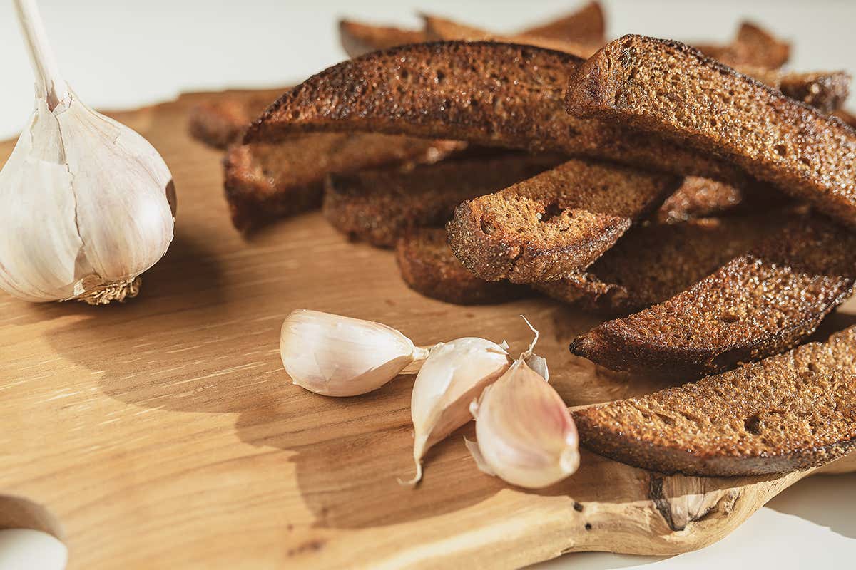 Pane di segale fritto. Foto: Andrius Aleksandravicius Mai provato il gelato allo sgombro? Ecco i piatti dell’estate in Lituania