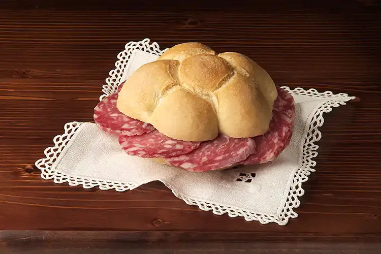 Cresce la produzione del Salame Cacciatore italiano Dop nel 2020 Lo snack preferito in pandemia? Per gli italiani pane e salame Dop