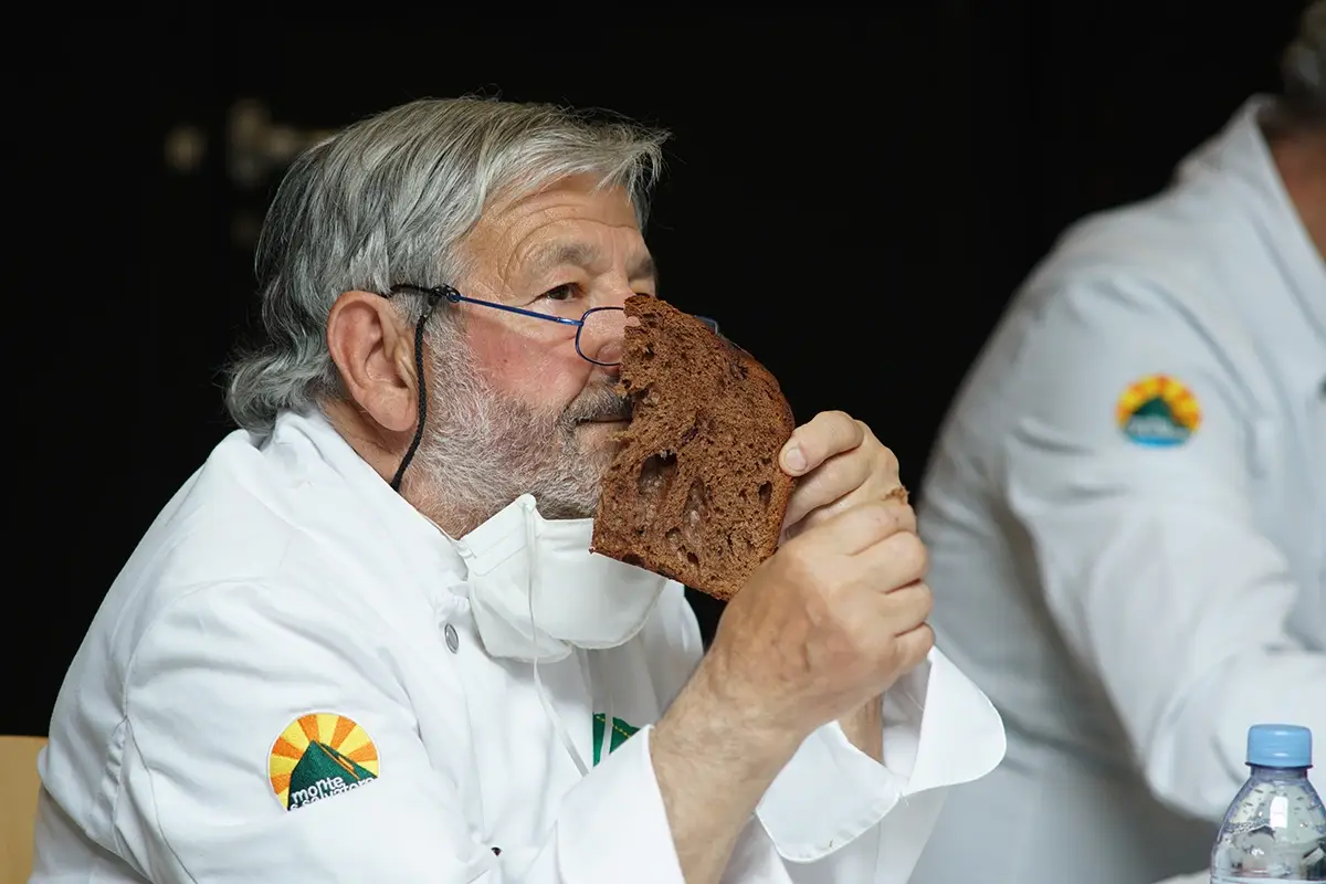 I finalisti della selezione del Panettone al cioccolato Coppa del Mondo del Panettone 12 finalisti per quello al cioccolato