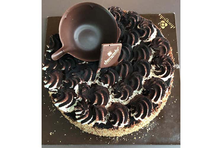 (Panettone e tiramisù Dolce incontro per le feste)