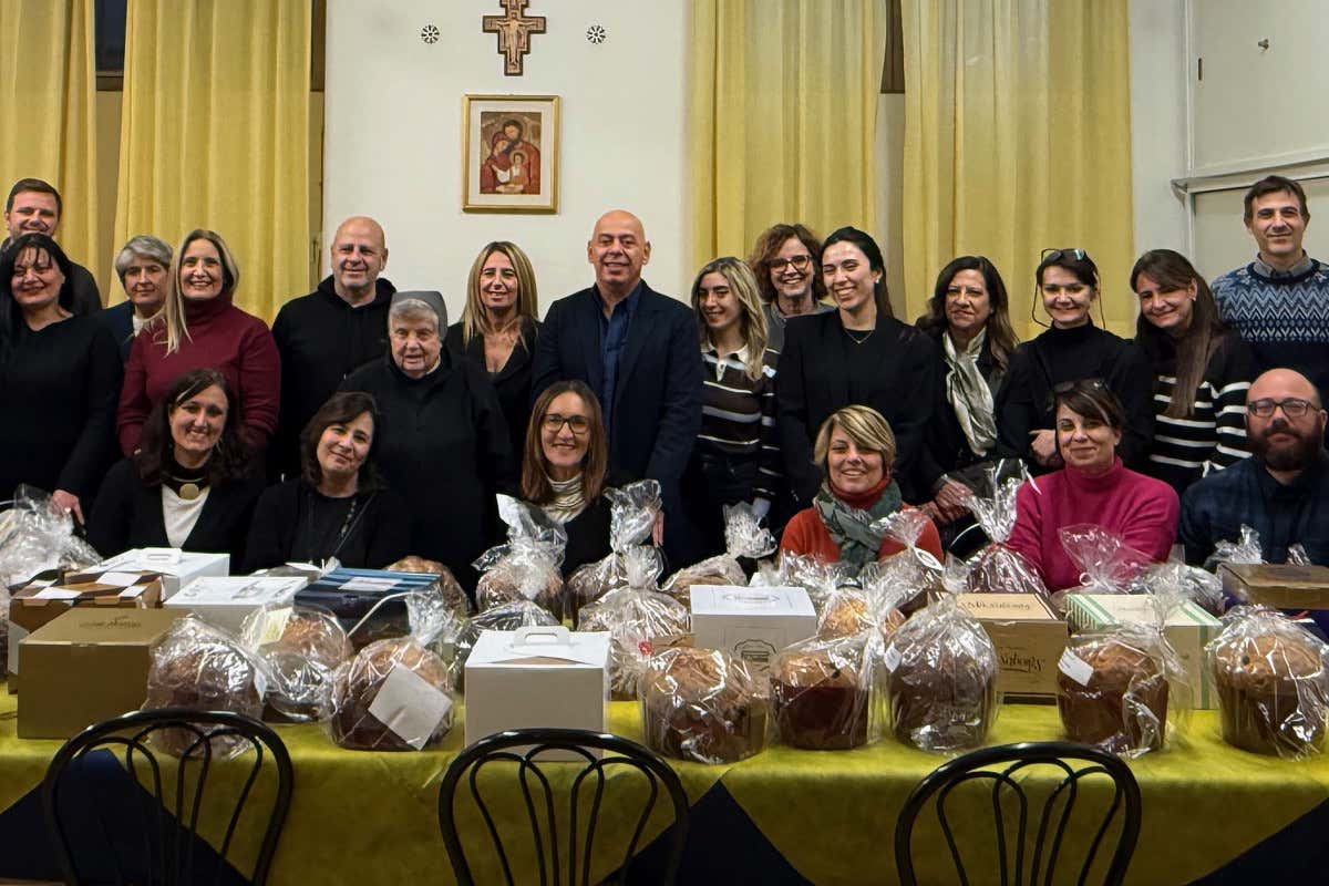 Donati 80 panettoni a due realtà che ogni giorno stanno accanto ai più fragili Donati 80 panettoni a due realtà che ogni giorno stanno accanto ai più fragili