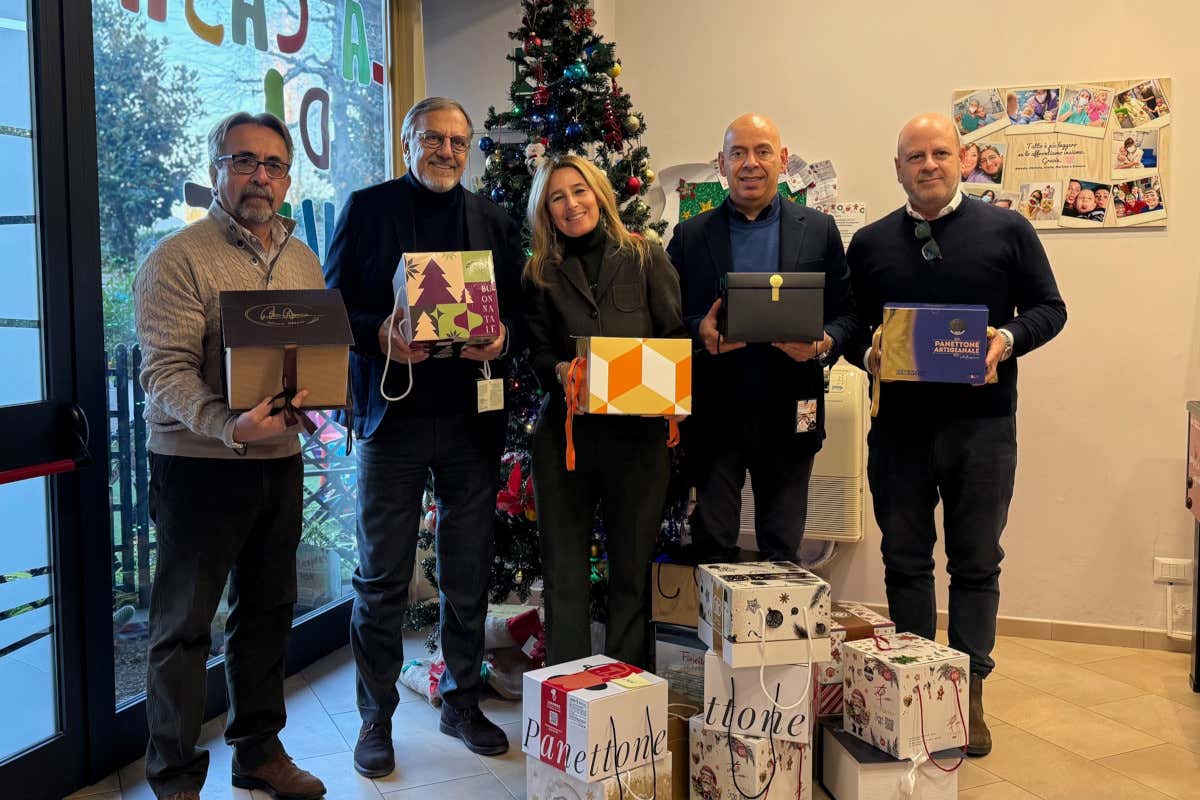 Donati 80 panettoni a due realtà che ogni giorno stanno accanto ai più fragili Donati 80 panettoni a due realtà che ogni giorno stanno accanto ai più fragili