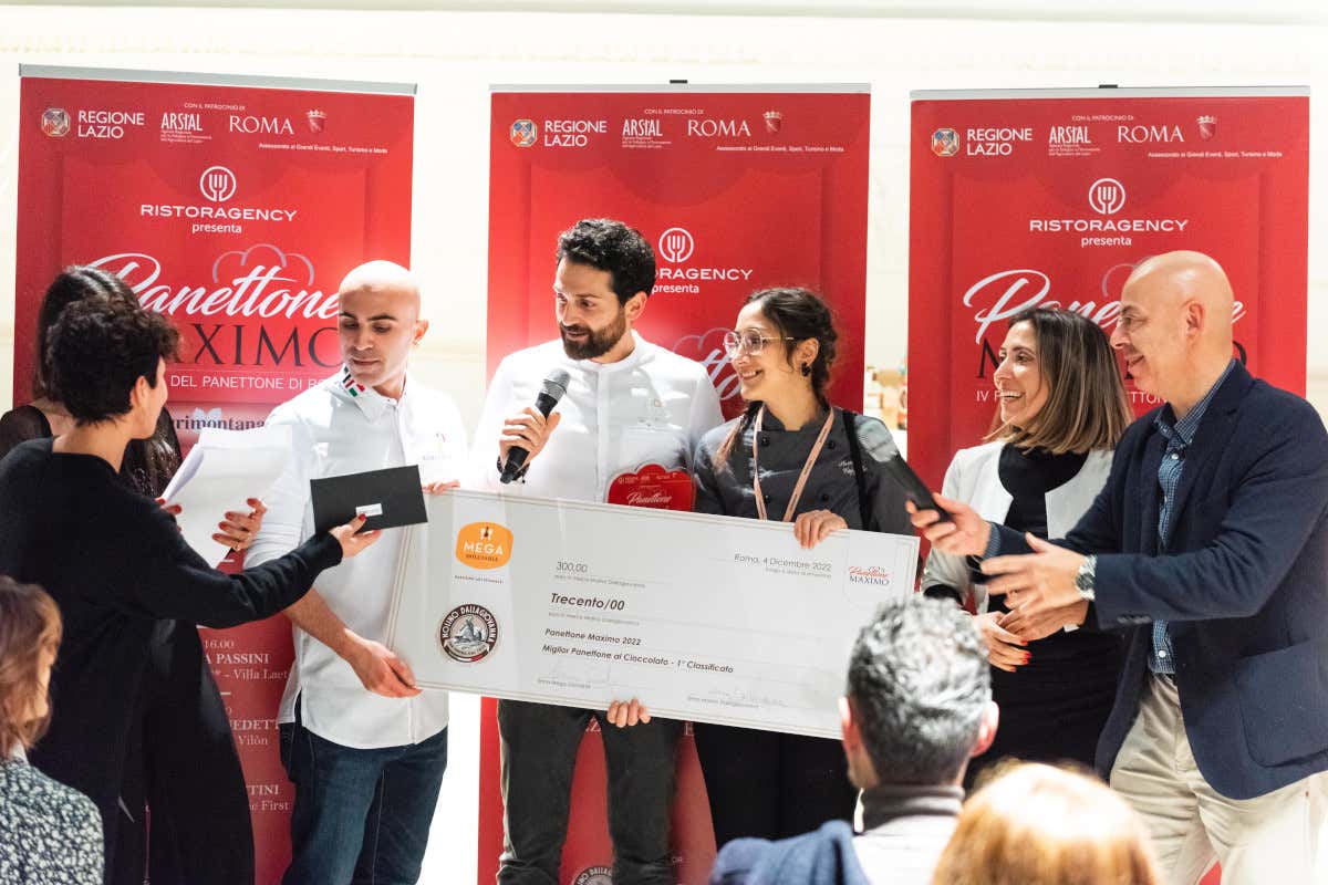 La premiazione di Pasticceria delle Rose come miglior panettone al cioccolato di Roma Il miglior panettone tradizionale di Roma? Si mangia da Spiga D’oro Bakery La premiazione di Pasticceria delle Rose come miglior panettone al cioccolato di Roma Il miglior panettone tradizionale di Roma? Si mangia da Spiga D’oro Bakery