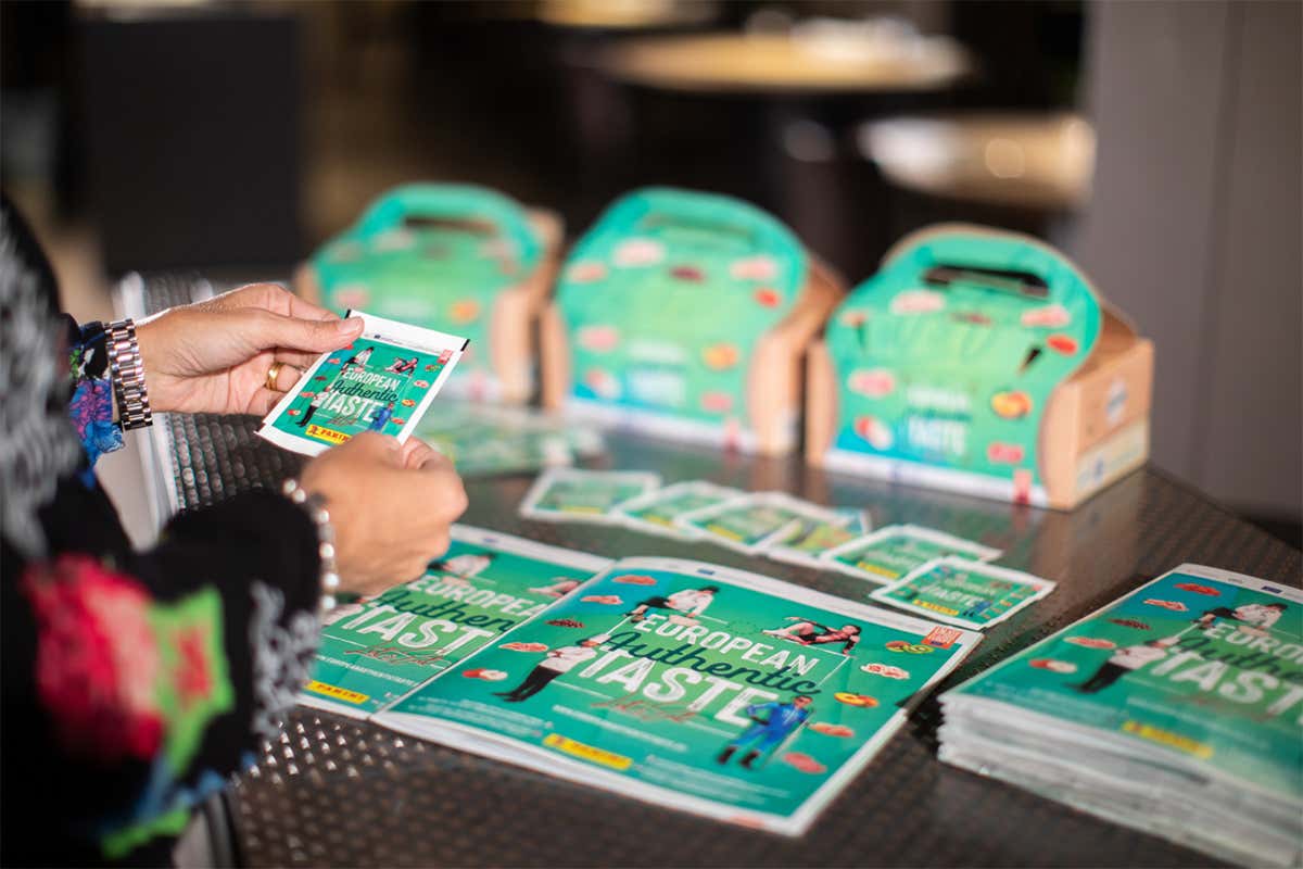 L&rsquo;album &egrave; realizzato grazie alla collaborazione con il Gruppo Panini Editore In arrivo il nuovo album di figurine Panini a tema salumi e frutta&hellip; con Cracco