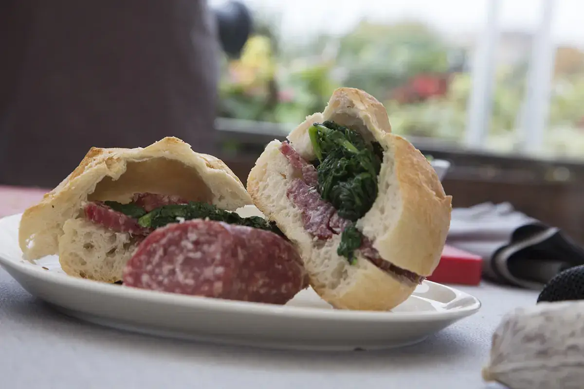 Pane e salame Cacciatore Dop protagonisti all'Aroma Restaurant Tutto il gusto del Cacciatore in un panino, il Consorzio celebra il salame Dop