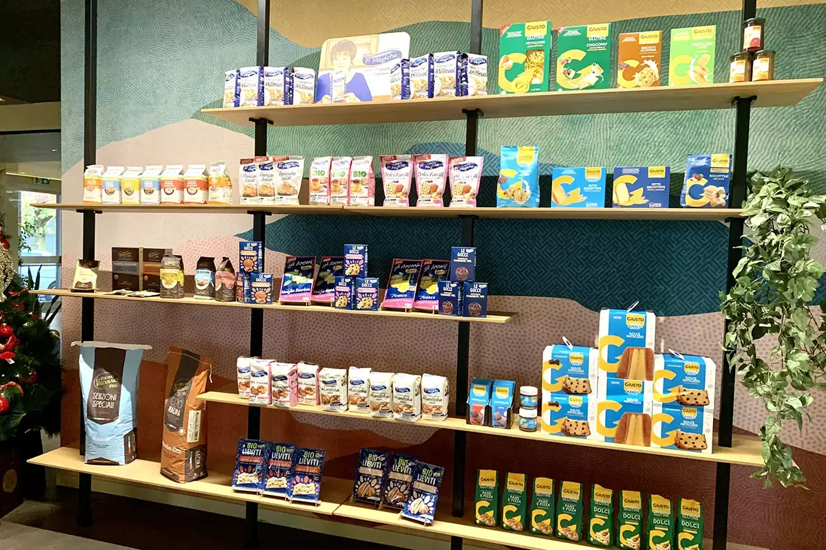 Una panoramica di prodotti dei diversi marchi del Gruppo Lo Conte In cucina con Lo Conte, tra Master del Cornicione e alimenti funzionali