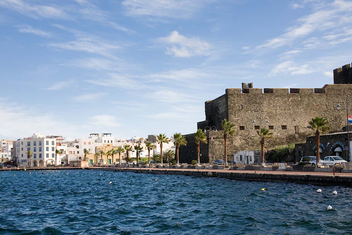 Il borgo di Pantelleria Non solo capperi e Zibibbo: il futuro dell'agroalimentare a Pantelleria