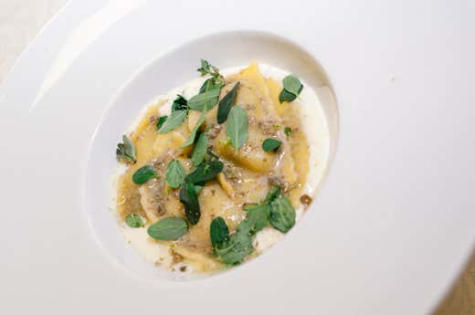 Panzerotti di agnello patate e timo del Pastificio Canuti in salsa di capperi, acciughe e lime, crema di Grana Padano Dop Panzerotti di agnello patate e timo del Pastificio Canuti in salsa di capperi, acciughe e lime, crema di Grana Padano Dop