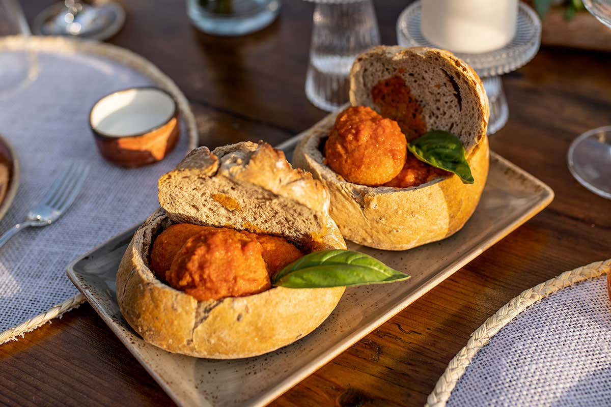 Scoprire l’Abruzzo autentico in un borgo storico con vigneti sospesi sul mare