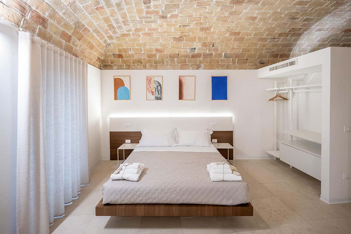 Scoprire l’Abruzzo autentico in un borgo storico con vigneti sospesi sul mare