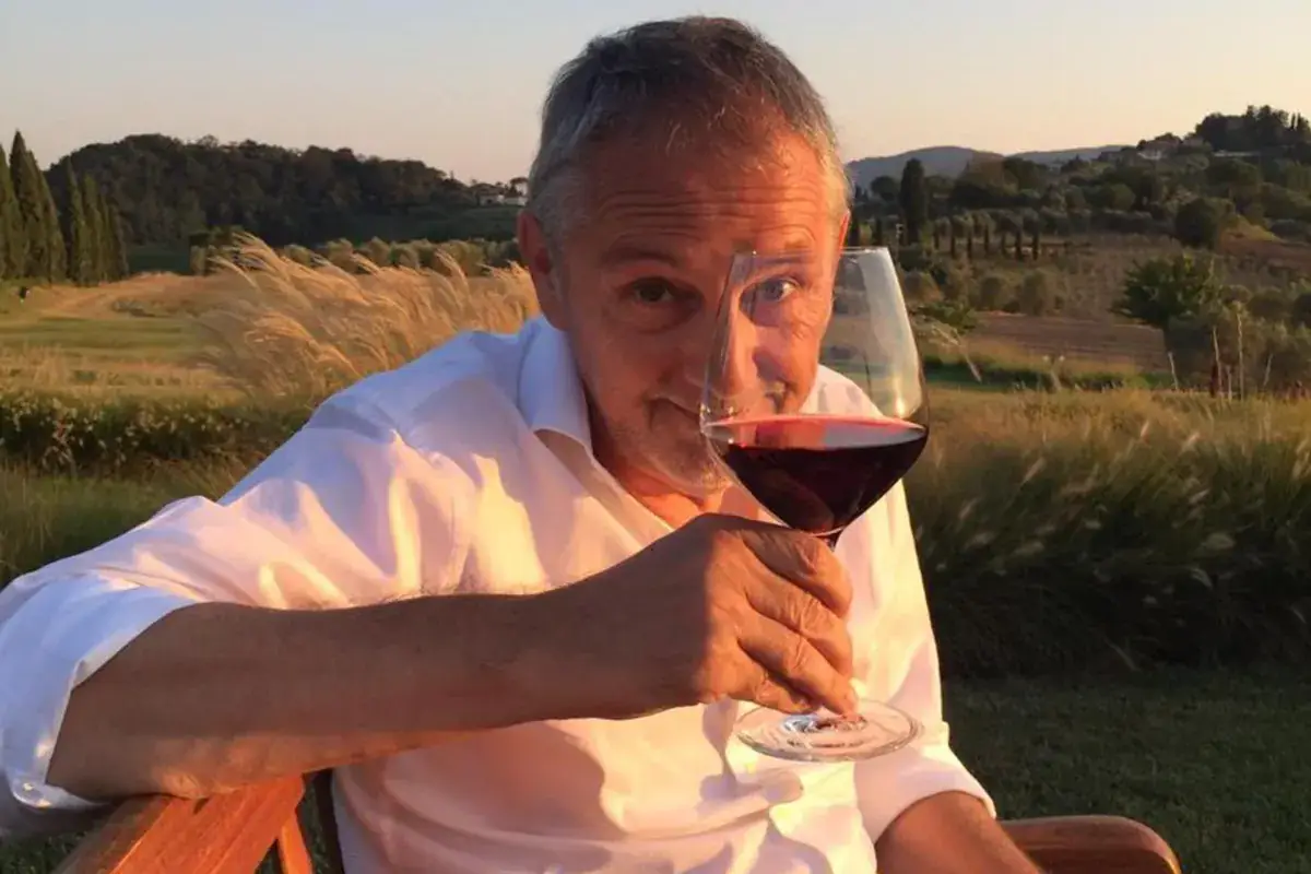 Il giornalista Paolo Brinis Camici bianchi e calici divini. La medicina si interroga sulla passione per il vino