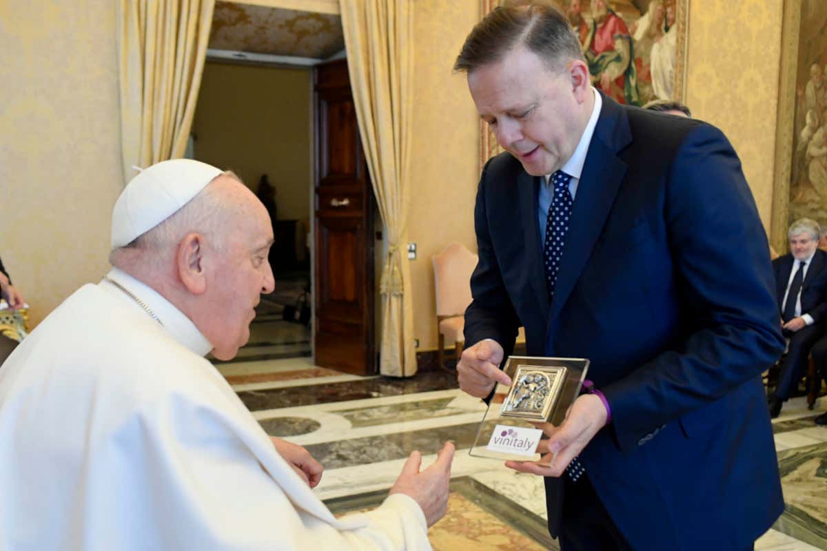 Veronafiere-Vinitaly in Udienza da Papa Francesco: «Vino, dono di Dio»