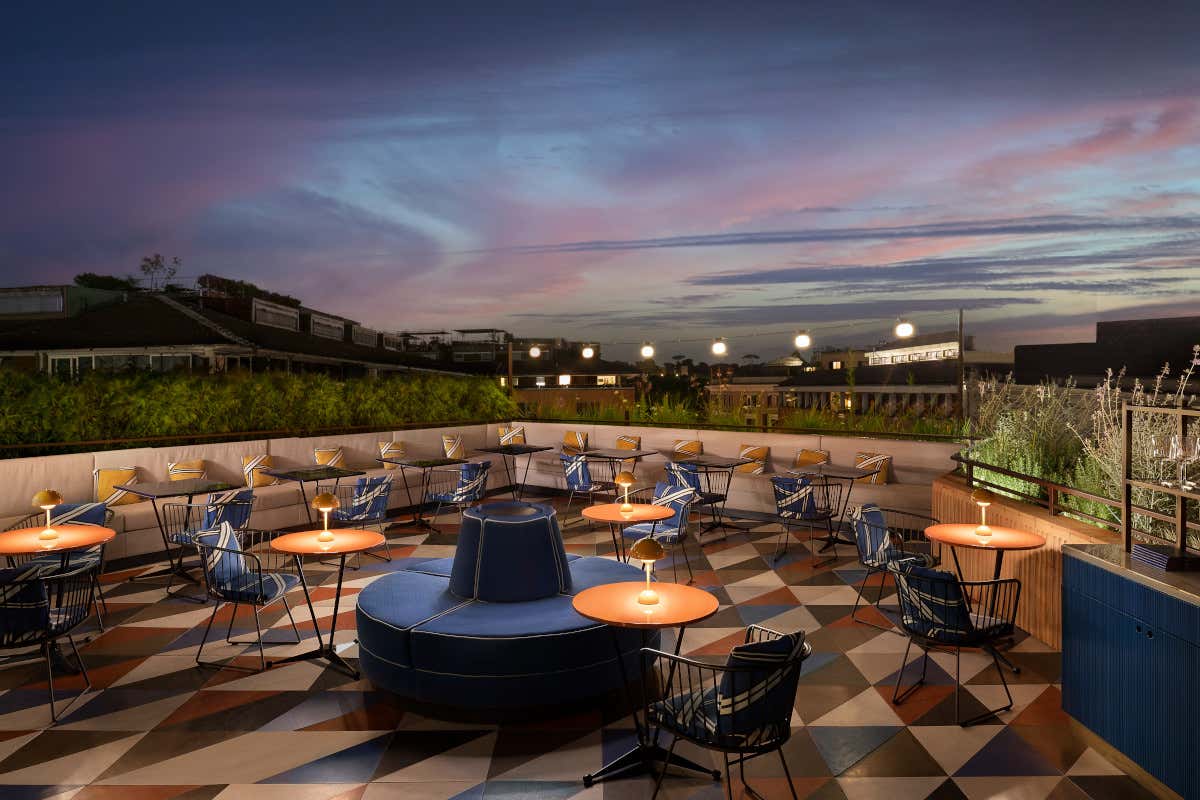 Sulla terrazza del Paparazzo tra cocktail, finger food e... anche musica dal vivo