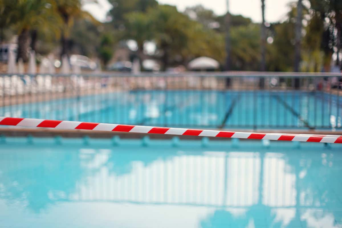 Acque inquinate e cibo scaduto, i Carabinieri chiudono dieci parchi acquatici