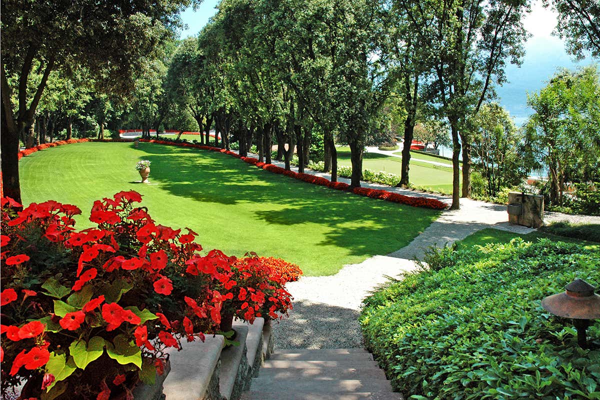 Il parco secolare adagiato sul lago Grand Hotel Villa Feltrinelli, incanto stellato affacciato sul Lago di Garda