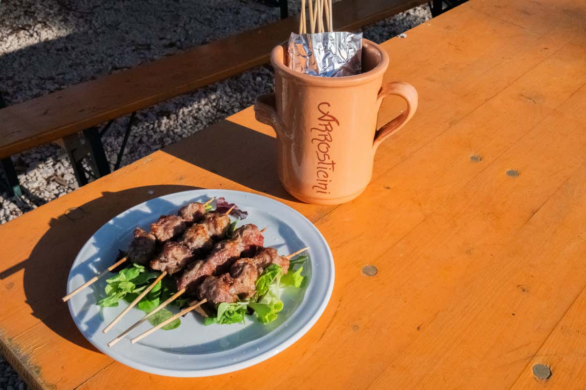 Cena all'aperto con buon cibo in un parco? Al Laurentino, a pochi minuti da Roma