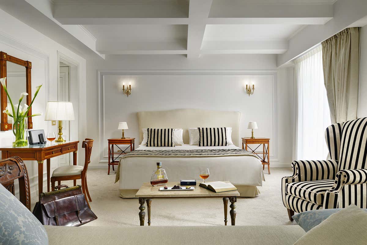 Soggiorno romantico nell'hotel più antico della città Al Grand Hotel Parker’s di Napoli San Valentino dura di più Soggiorno romantico nell'hotel più antico della città Al Grand Hotel Parker’s di Napoli San Valentino dura di più