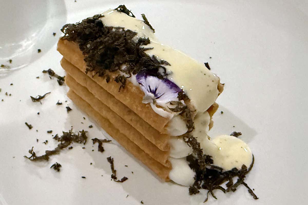 INVERNO FELIX - Millefoglie con crema di latte cotto di bufala, composta di frutti rossi, tartufo nero e salsa alla vaniglia - Hotel Parker's