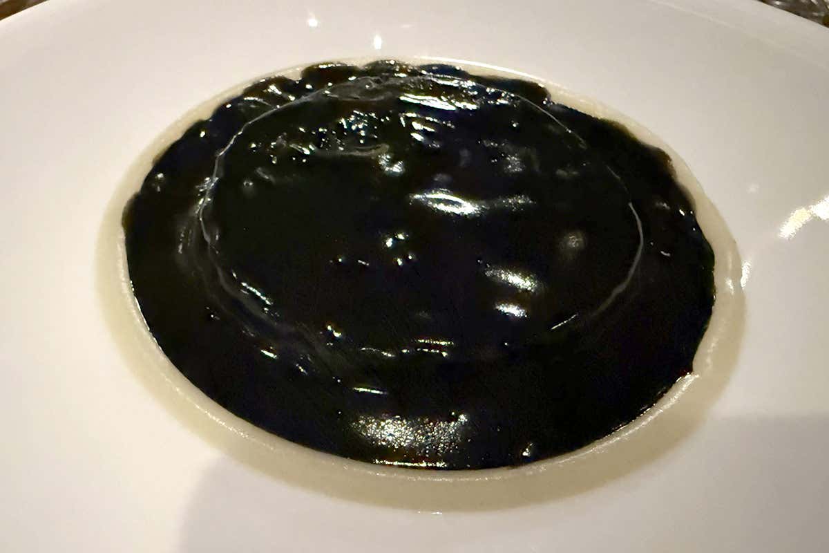 LEPRE A LA ROYALE con fegato d'anguilla e nero di seppia - Hotel Parker's