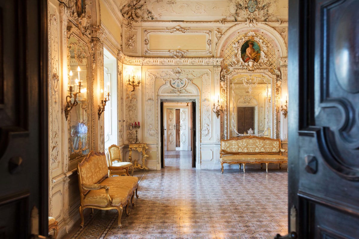 Parma, interno del Castello di Tabiano Viaggio alla scoperta dell'oro di Parma tra arte natura e gusto