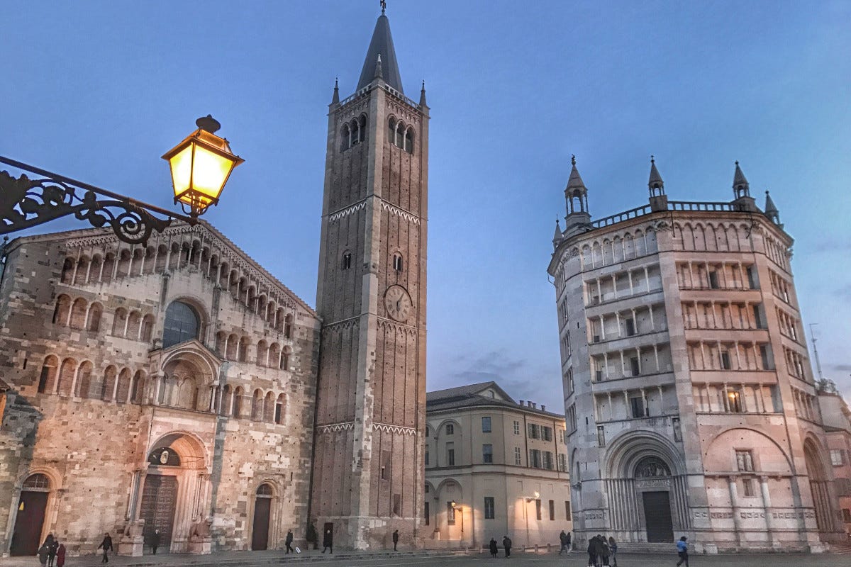 Parma, piazza Duomo (foto Francesca Cavalca) Viaggio alla scoperta dell'oro di Parma tra arte natura e gusto