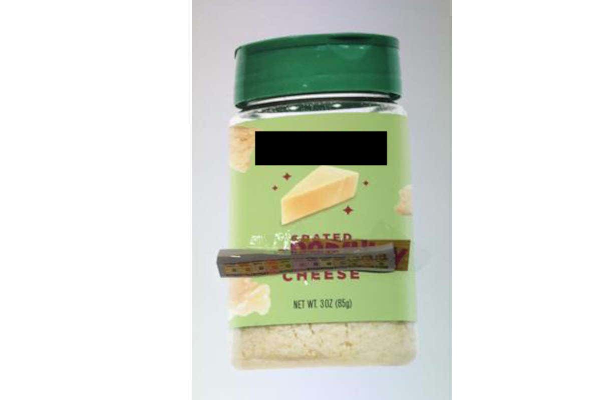 Il cartellone pubblicitario di un fake parmesan Alla fiera Anuga cartelloni pubblicitari “Parmesan”: interviene l'autorità tedesca