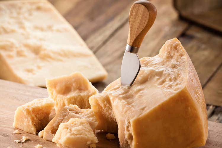 Numeri positivi per il Parmigiano Reggiano nel 2019 - Parmigiano, ricavi per 39,8 milioni  Ma ora preoccupa il calo dei prezzi