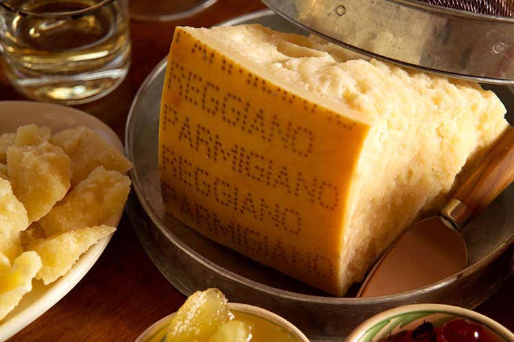 (Parmigiano Reggiano, ok al bilancio 2018 Previste 3,7 milioni di forme prodotte) (Parmigiano Reggiano, ok al bilancio 2018 Previste 3,7 milioni di forme prodotte)