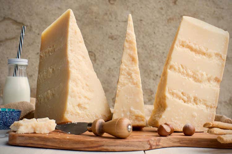 Dal Parmigiano Reggiano arriva un "no" all'etichettatura a batteria (Il Parmigiano Reggiano boccial&rsquo;idea di etichettatura a batteria)