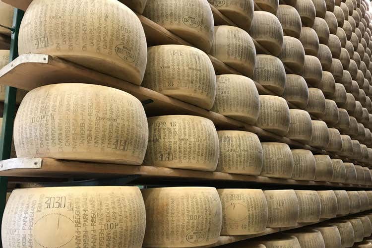 (Parmigiano Reggiano in visita a Dubai Obiettivo promozione della Dop per l'Expo) (Parmigiano Reggiano in visita a Dubai Obiettivo promozione della Dop per l'Expo)