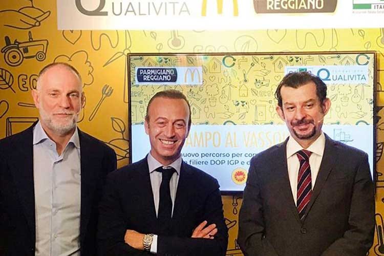 Da sinistra, Mauro Rosati, Nicola Bertinelli e Dario Baroni Qualivita, Parmigiano Reggiano e McDonald's insieme per promuovere Dop e Igp