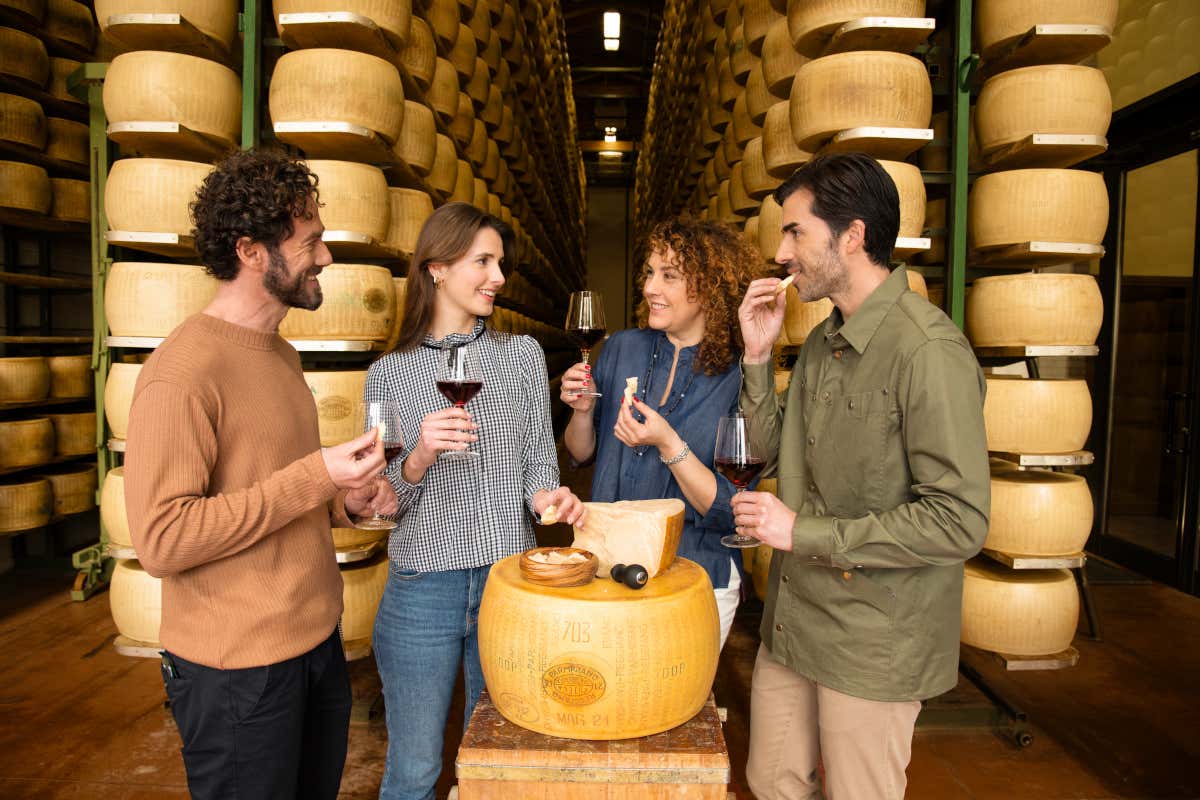 La visita ai caseifici diventa anche esperienza attraverso assaggi e degustazioni