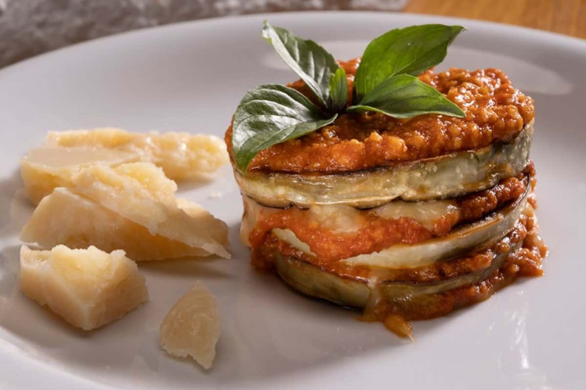 Parmigiana di melanzane con ragù di Parmigiano Reggiano Dop