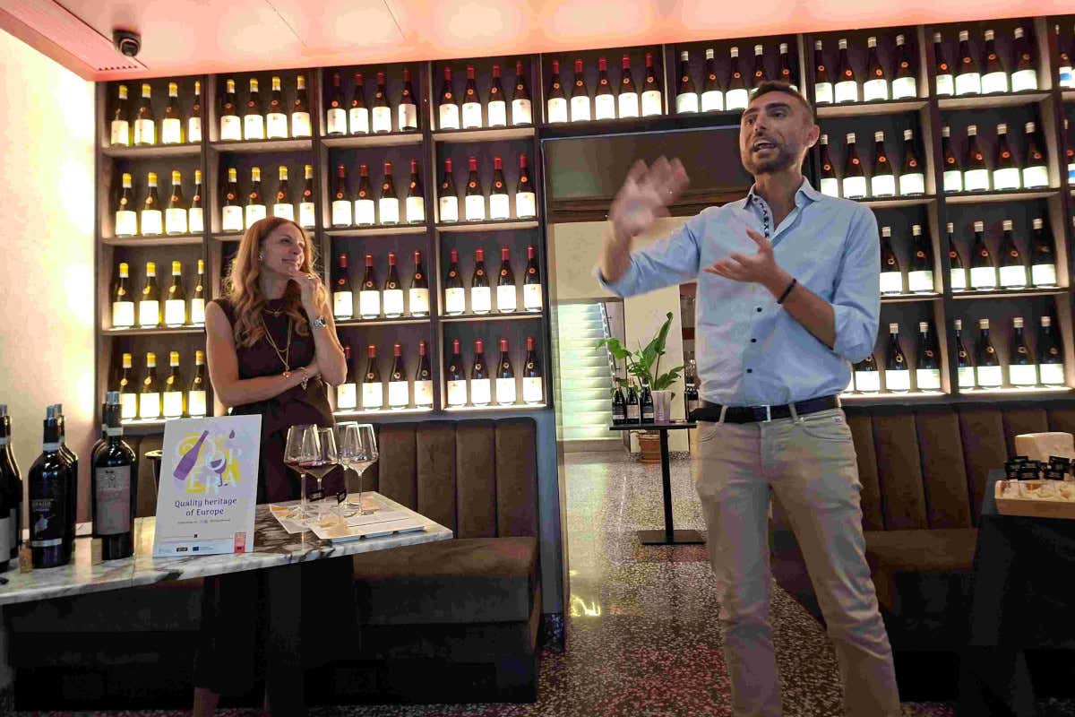 Il tempo come valore aggiunto nel Parmigiano Reggiano e nei vini della Valpolicella Il tempo come valore aggiunto nel Parmigiano Reggiano e nei vini della Valpolicella