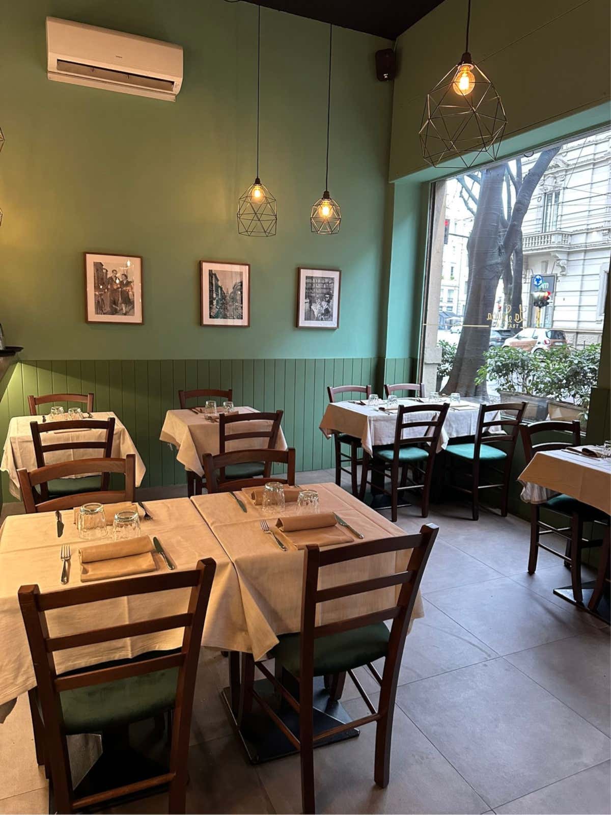 La sala de La Sciura, decorata in verde salvia in due tonalità