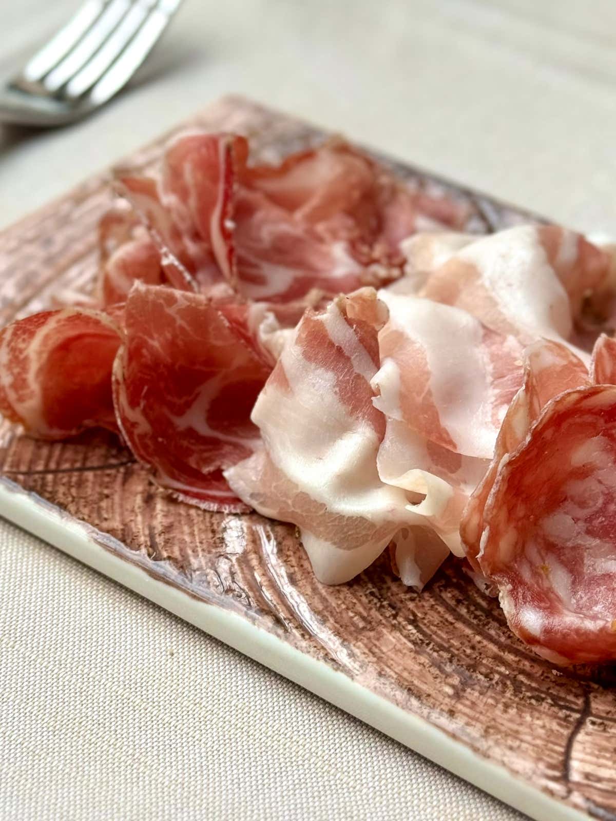 Una degustazione di prodotti del salumificio Gamba come antipasto