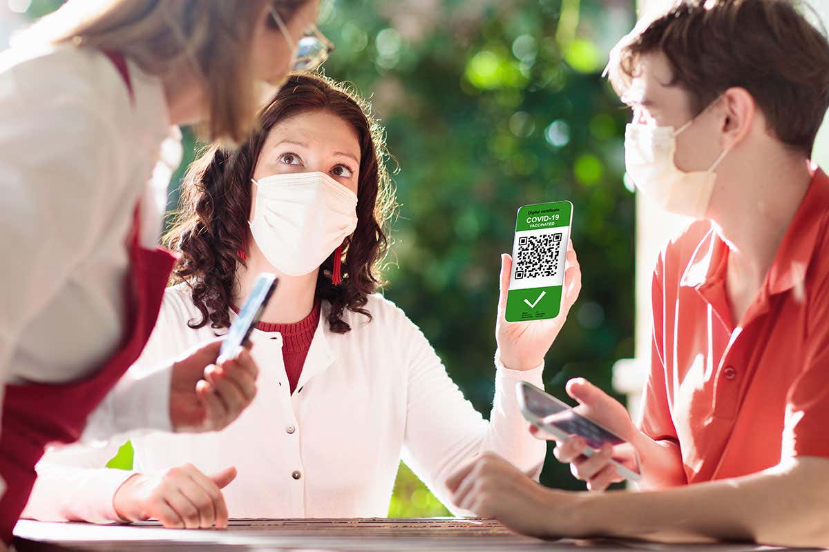 Clienti ormai abituati a mostrare il pass Bar e ristoranti, 90% di lavoratori vaccinato e il controllo del green pass &egrave; rapido