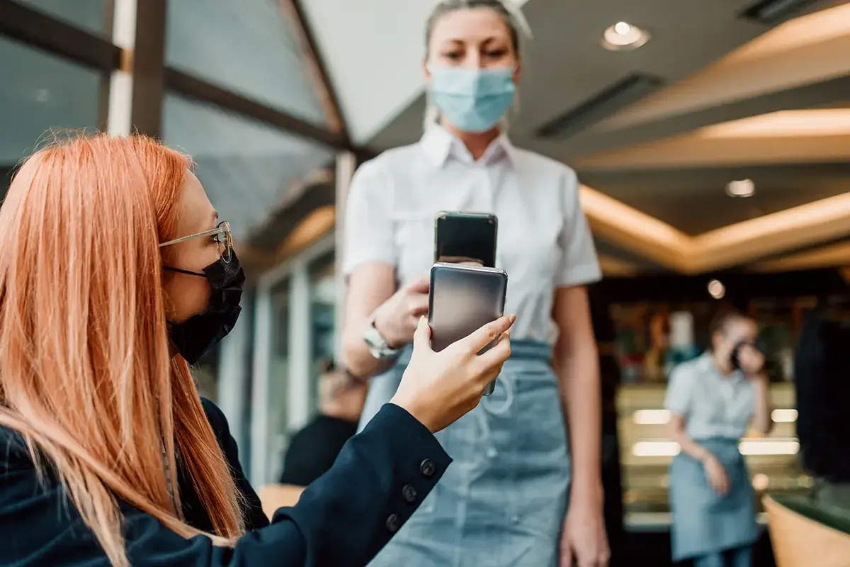 Si conta sul rientro in ufficio Bar e ristoranti, 90% di lavoratori vaccinato e il controllo del green pass &egrave; rapido