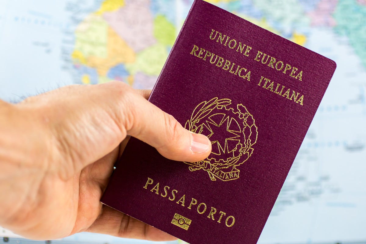 Il turismo italiano ha un problema con i passaporti: troppe attese e burocrazia