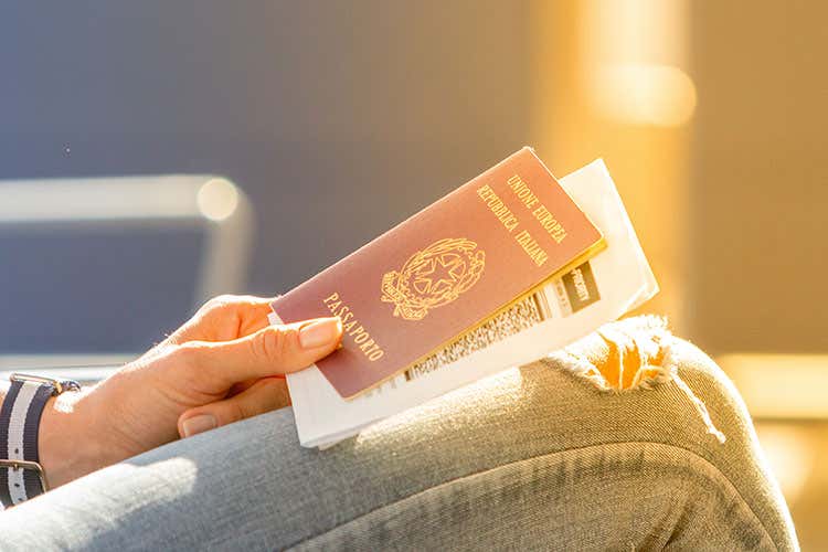 Dal turismo ai ristoranti prende piede l'idea del passaporto vaccinale - Passaporto vaccinale, consenso Ue Von der Leyen approval'idea