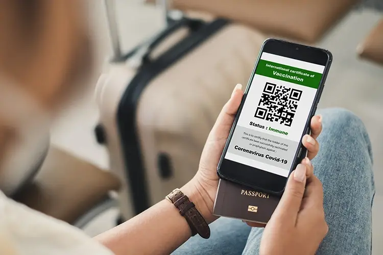 La Commissione Ue al lavoro con gli Usa sul green pass Americani in vacanza in Europa: Ue e Usa al lavoro sul green pass